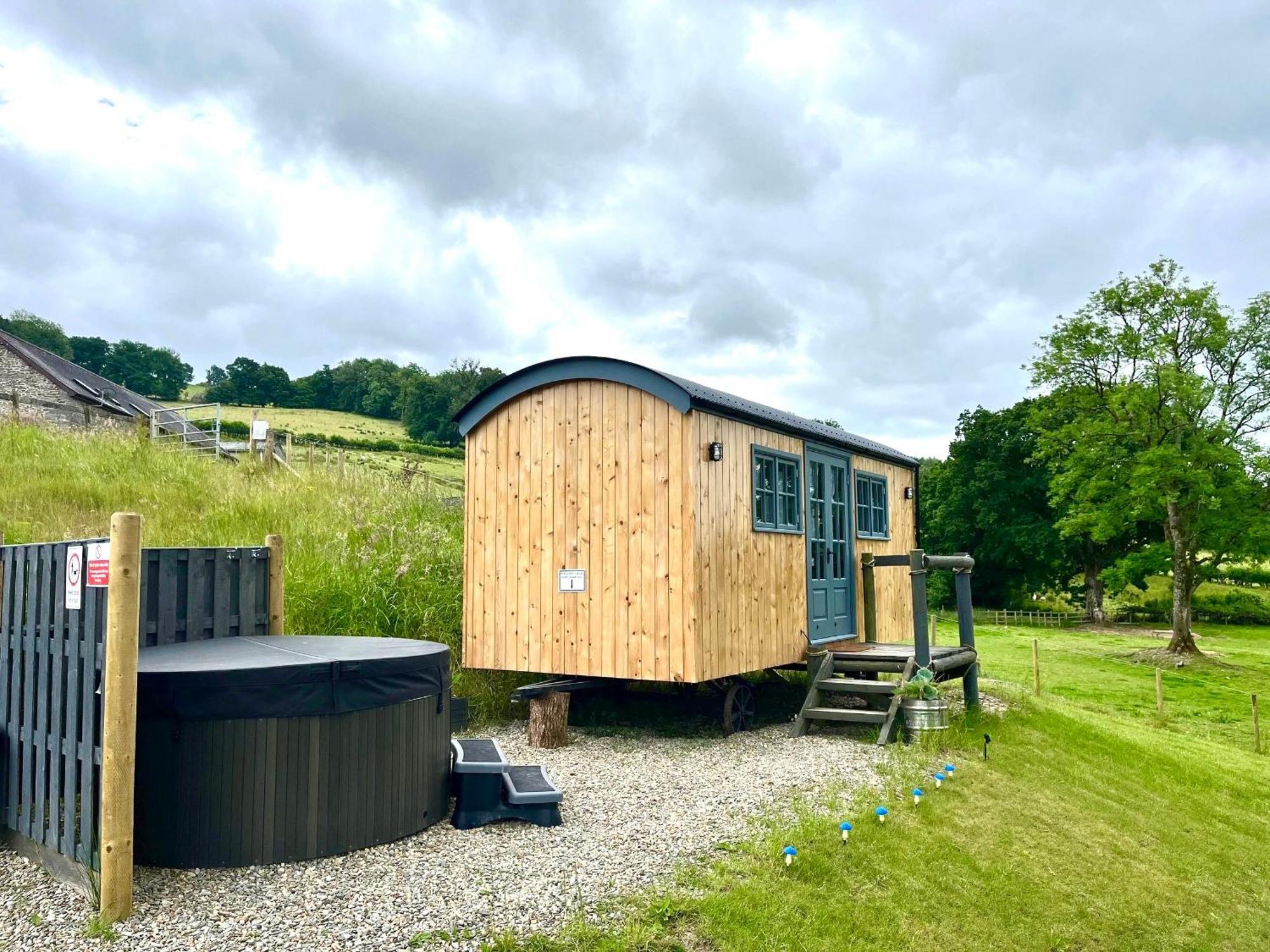 Oakies Farm Stays Llandovery Esterno foto